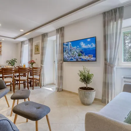 Conrad By Interhome Hébergement de vacances Opatija