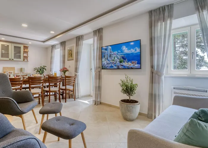 Conrad By Interhome Tatil Evi Opatija